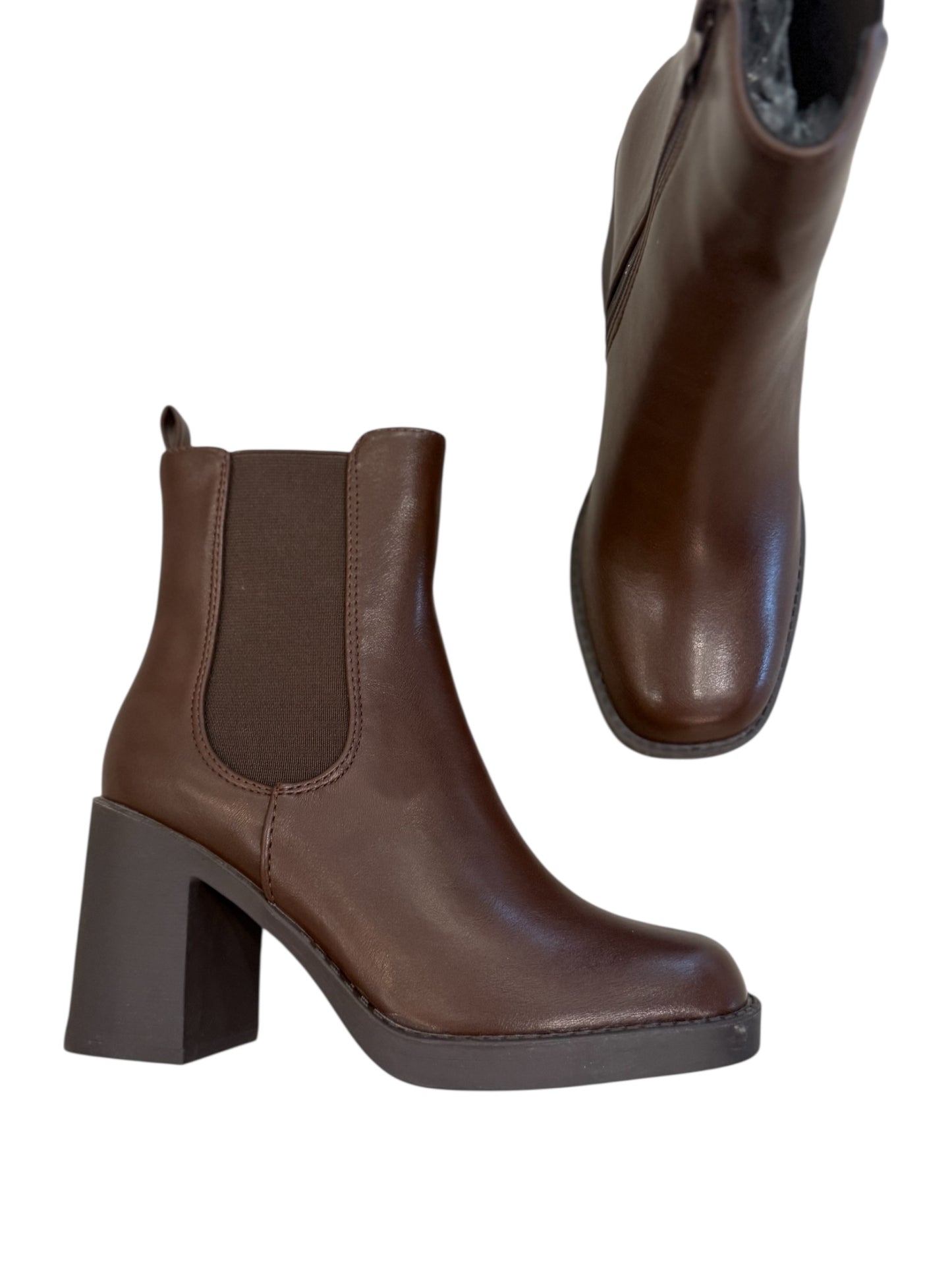 Savanna Leather Round Toe Bootie (2 colors)