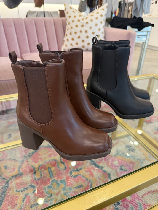 Savanna Leather Round Toe Bootie (2 colors)