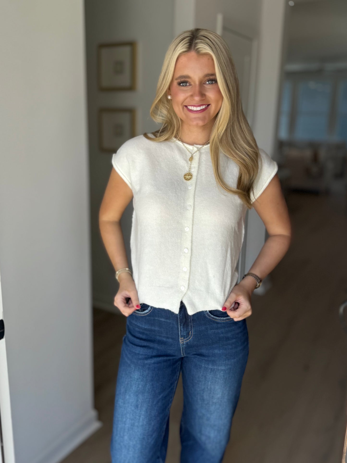 Sleeveless Light Cardigan