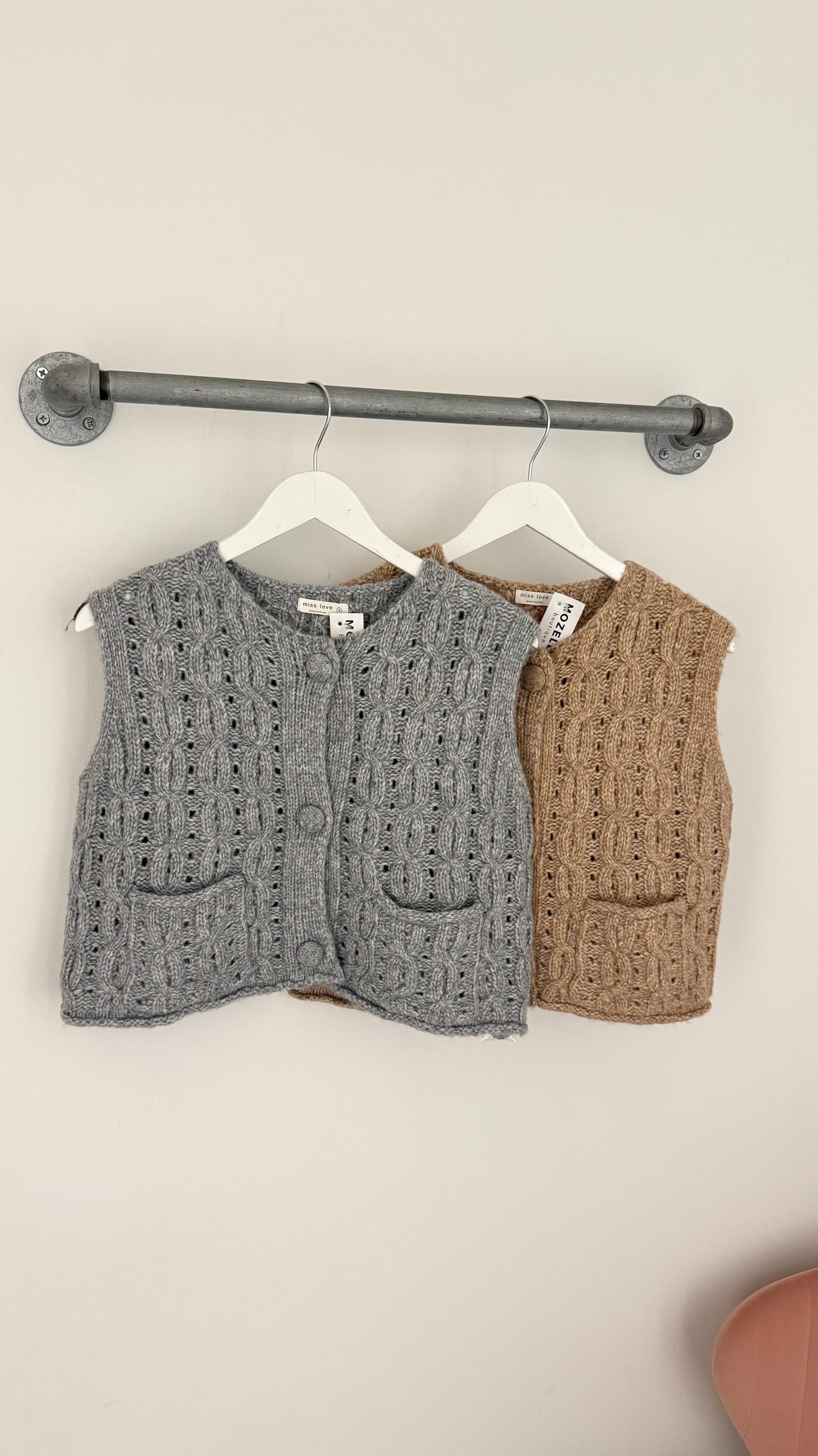 Cable Knit Sleeveless Vest (2 colors)