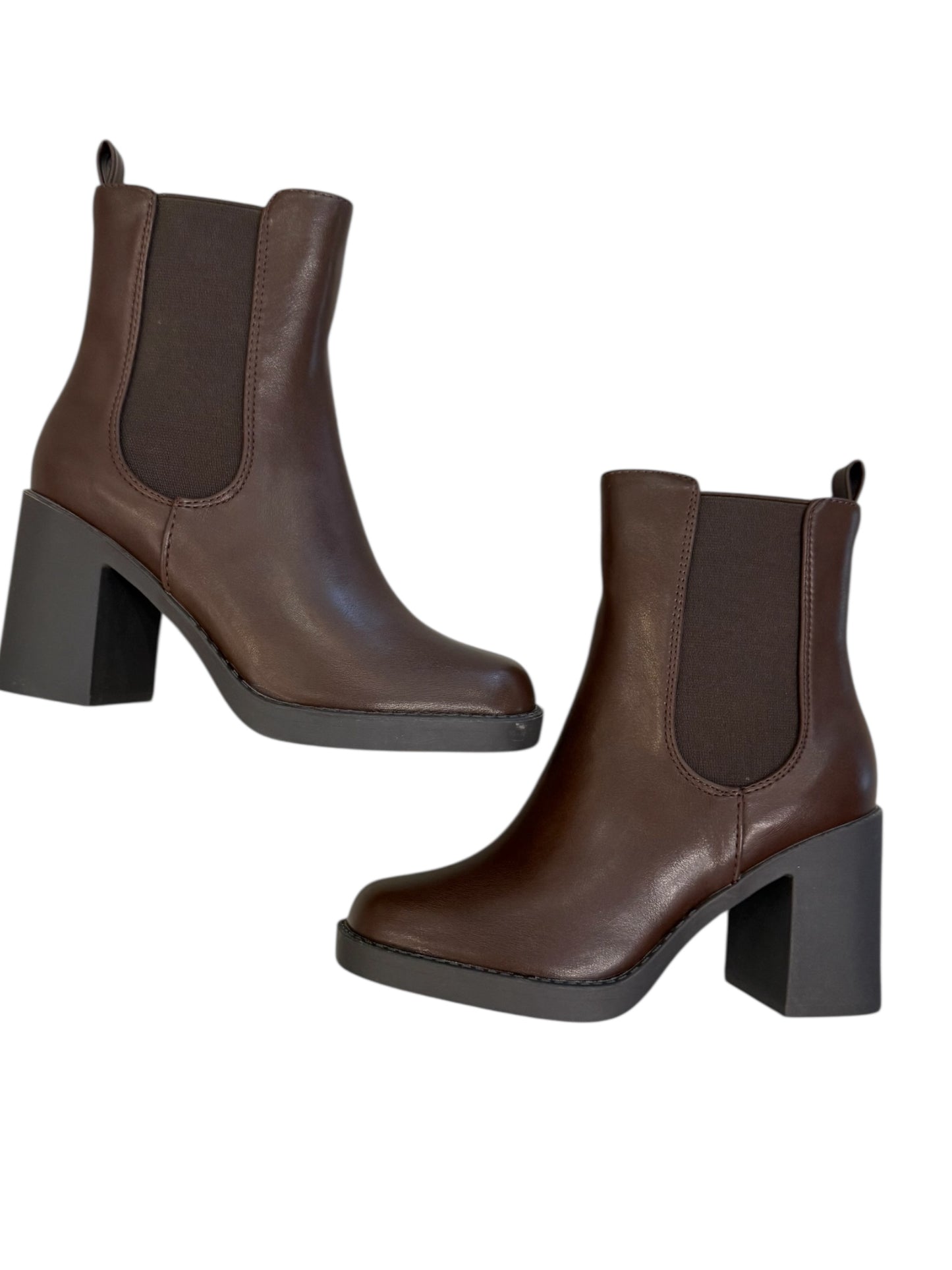 Savanna Leather Round Toe Bootie (2 colors)