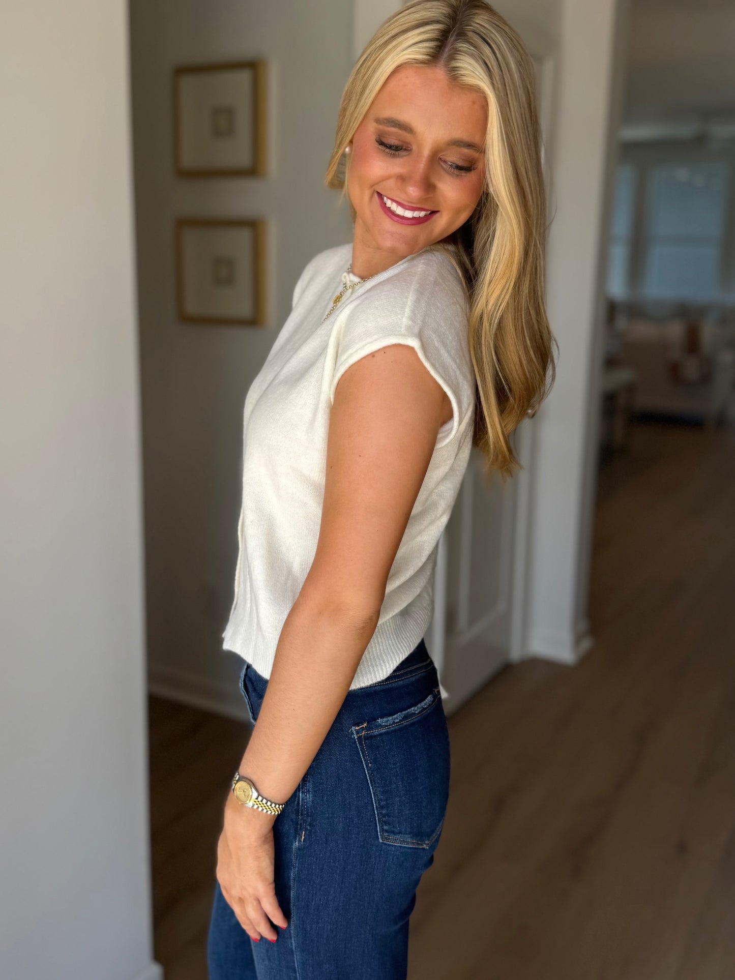 Sleeveless Light Cardigan