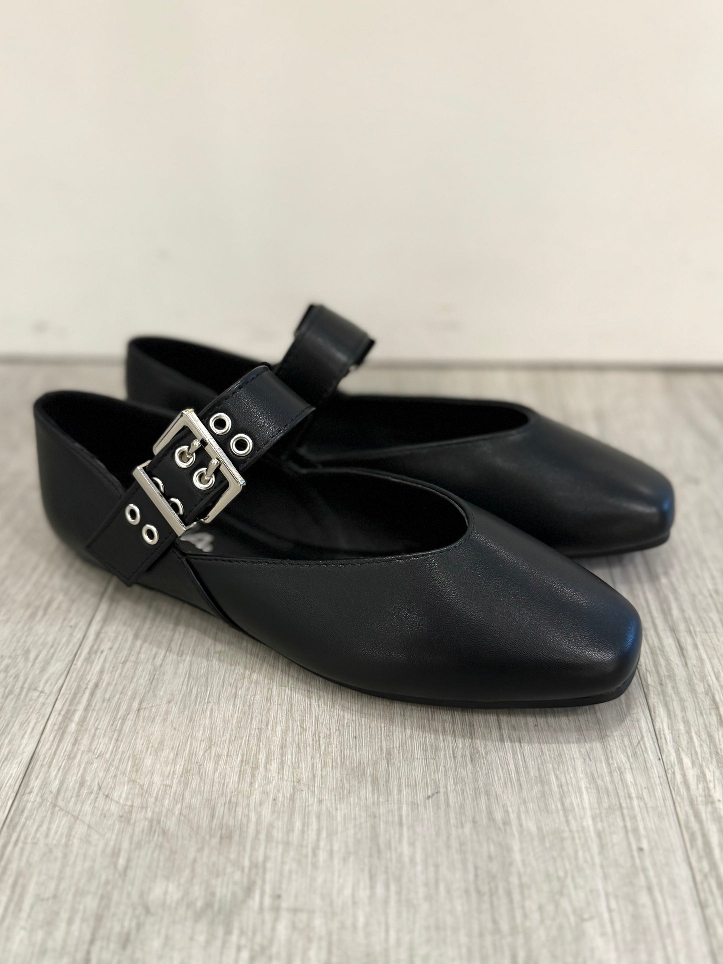 Seabert Black Buckle Flat