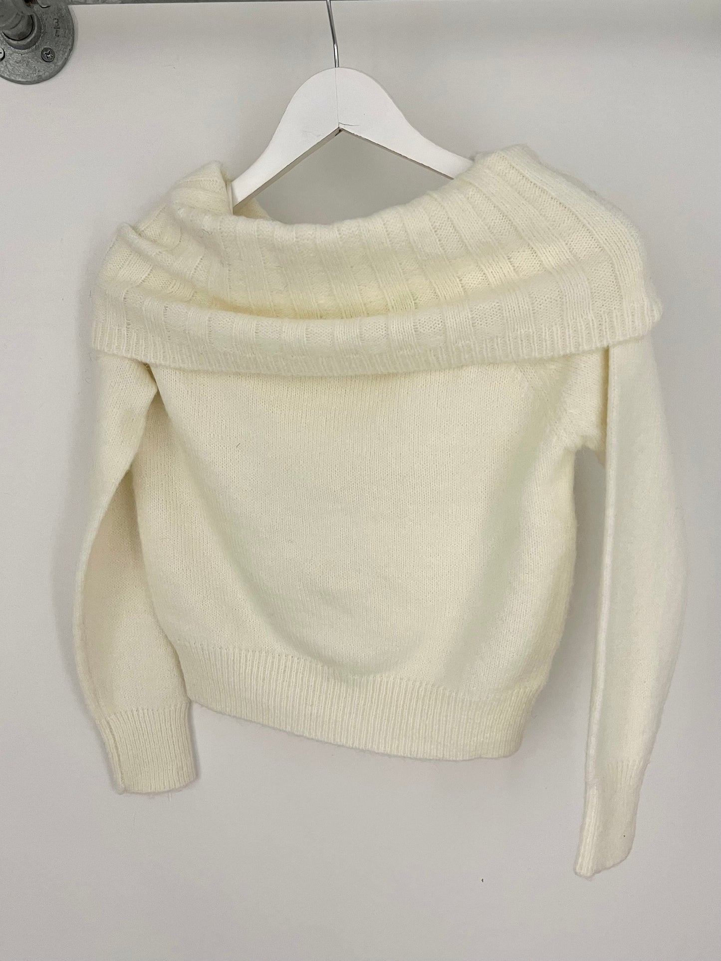 Off Shoulder Sweater (5 colors)