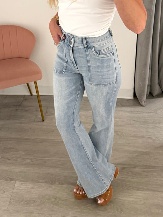 Light 2-Button Flare Jean